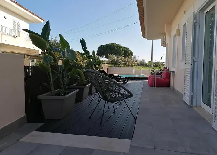 Vivenda Geminada Com Piscina A 10 Minutos A Pe Da Praia, By Qozzy וילה *