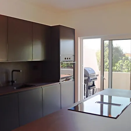Vivenda Geminada Com Piscina A 10 Minutos A Pé Da Villa