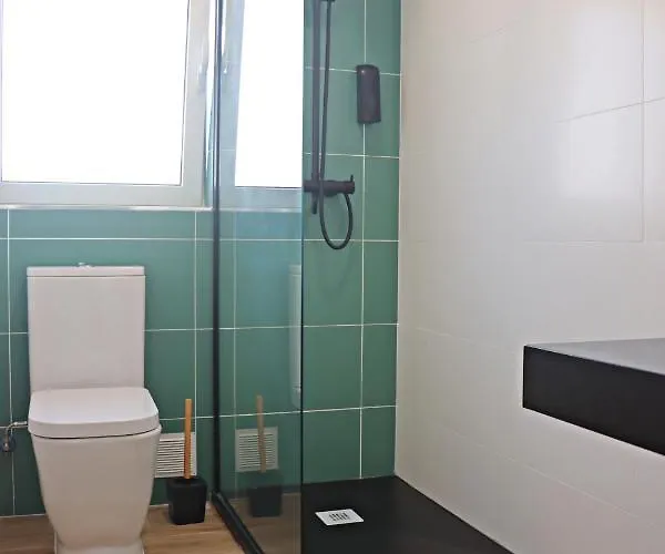 Vivenda Geminada Com Piscina A 10 Minutos A Pe Da Praia, By Qozzy Вилла