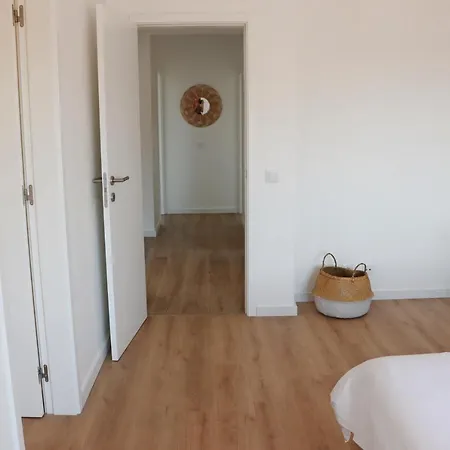 Vivenda Geminada Com Piscina A 10 Minutos A Pe Da Villa *