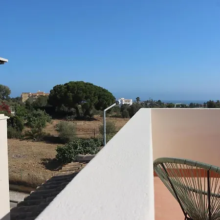 Vivenda Geminada Com Piscina A 10 Minutos A Pe Da
