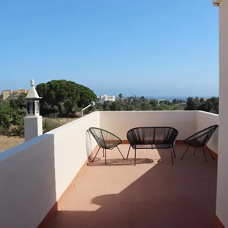 Vivenda Geminada Com Piscina A 10 Minutos A Pe Da * Portimao