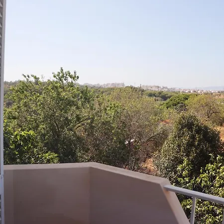 Vivenda Geminada Com Piscina A 10 Minutos A Pe Da Villa Portimao