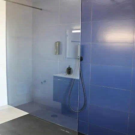 Vivenda Geminada Com Piscina A 10 Minutos A Pe Da Portimao