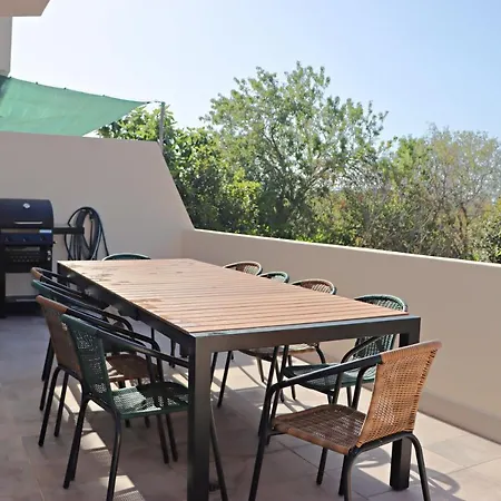 Vivenda Geminada Com Piscina A 10 Minutos A Pe Da Villa Portimao