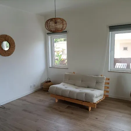 Vivenda Geminada Com Piscina A 10 Minutos A Pe Da *